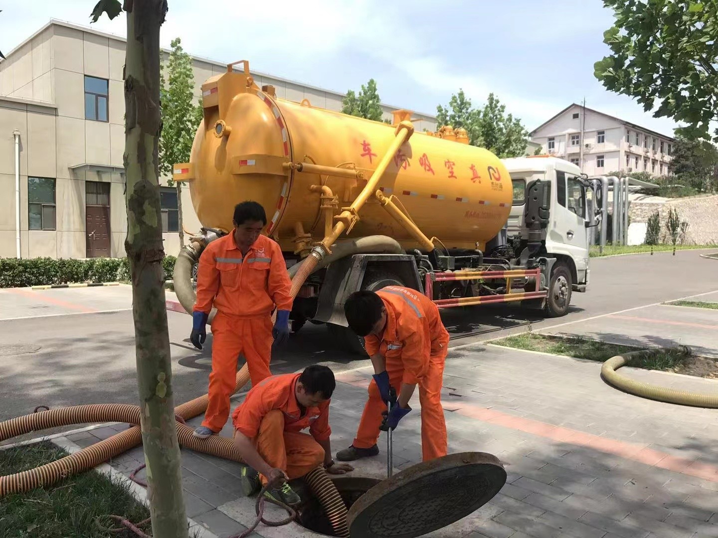 六安化粪池清理与5-8吨吸粪车施工效率分析